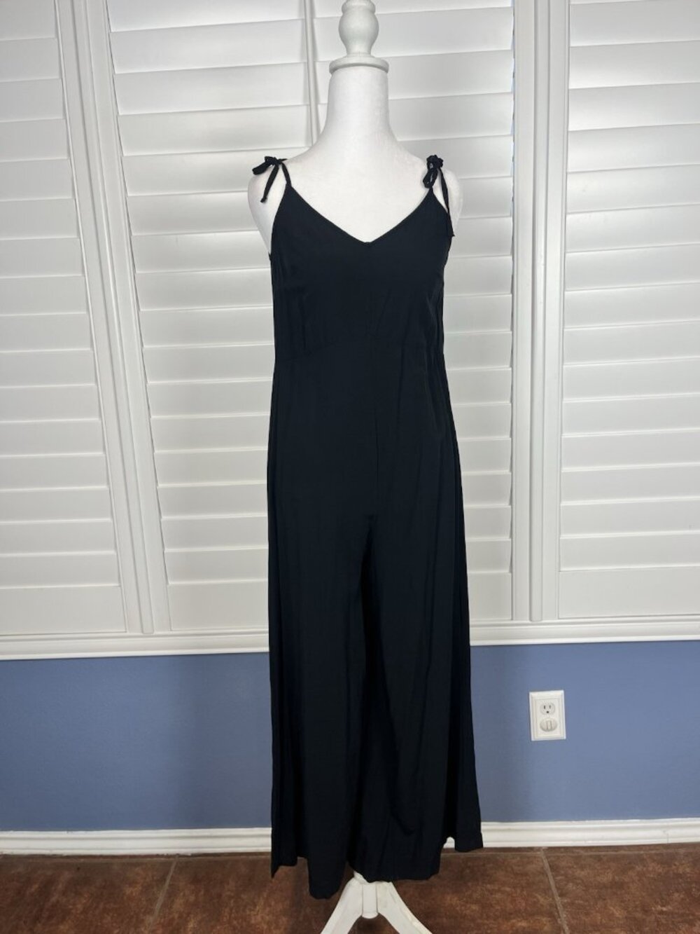 Old Navy Women’s XS Black Wide Leg Jumpsuit Tie Strap Sleeveless Minimalist